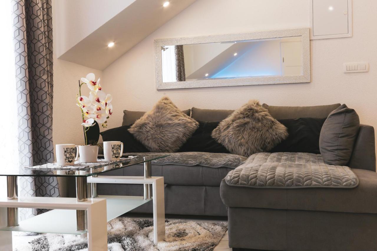 Luxury Apartment Megy Otocac Bagian luar foto
