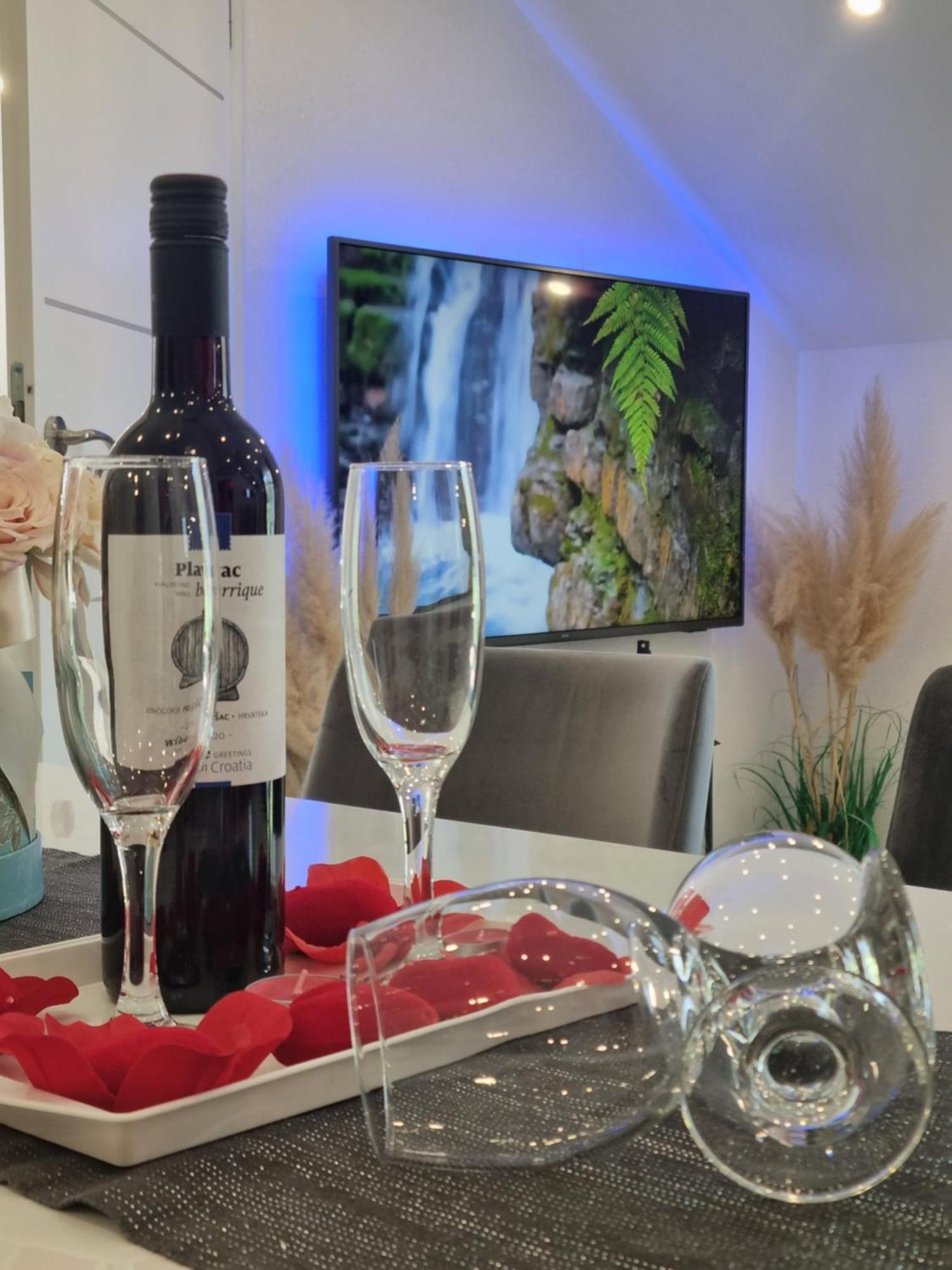 Luxury Apartment Megy Otocac Bagian luar foto