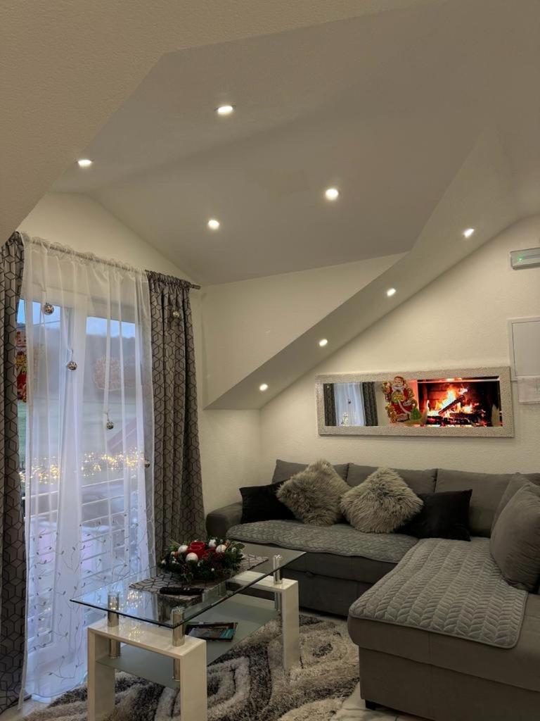 Luxury Apartment Megy Otocac Bagian luar foto