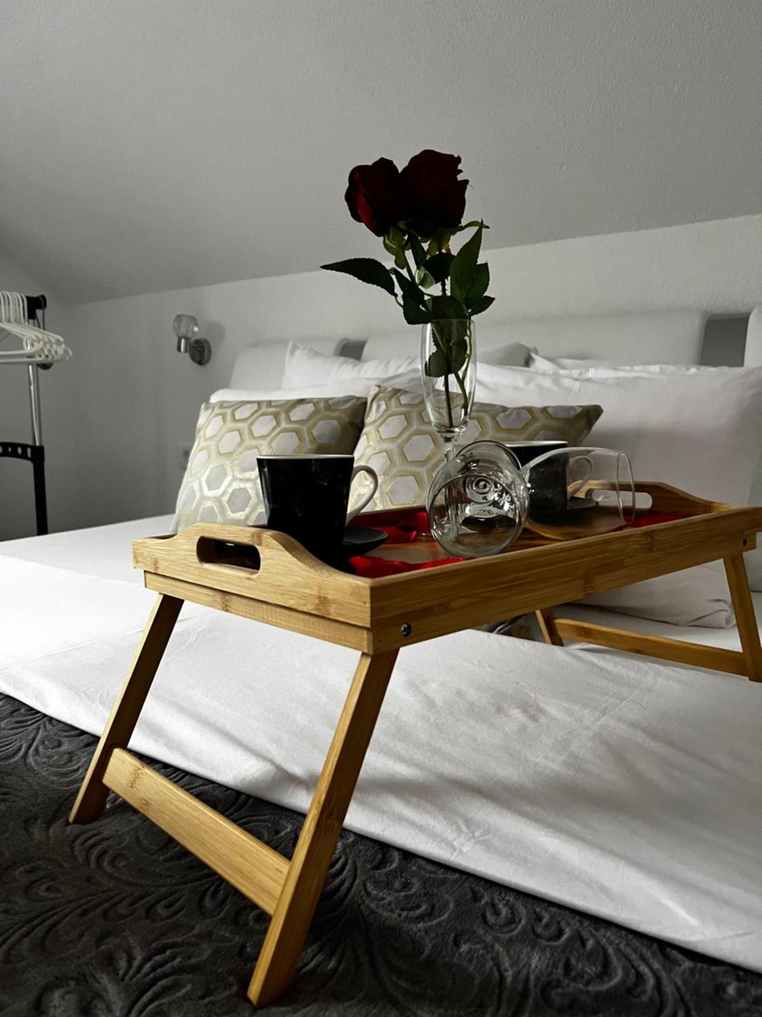Luxury Apartment Megy Otocac Bagian luar foto