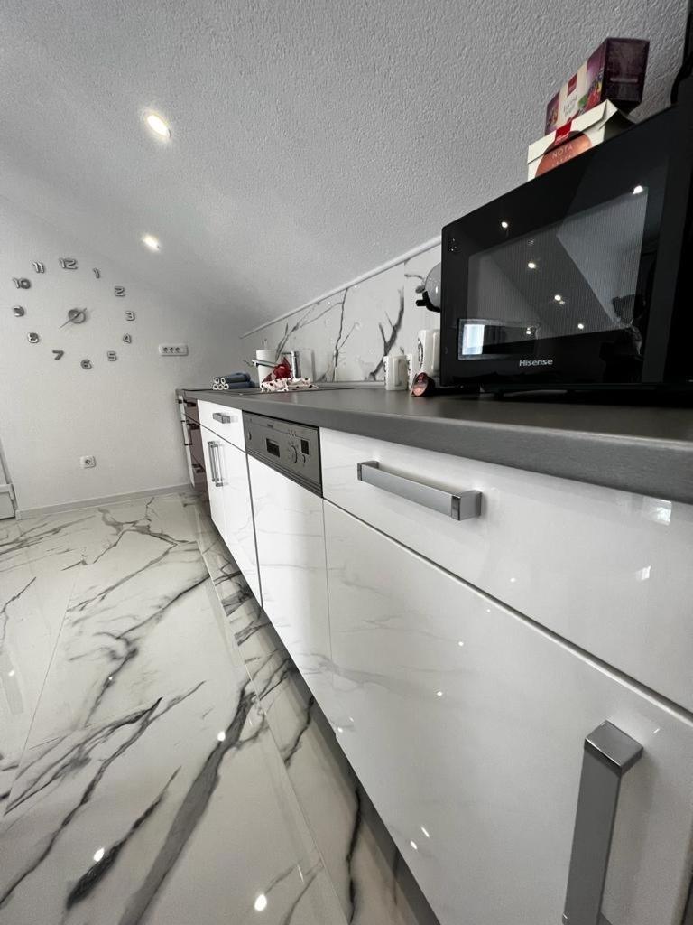 Luxury Apartment Megy Otocac Bagian luar foto
