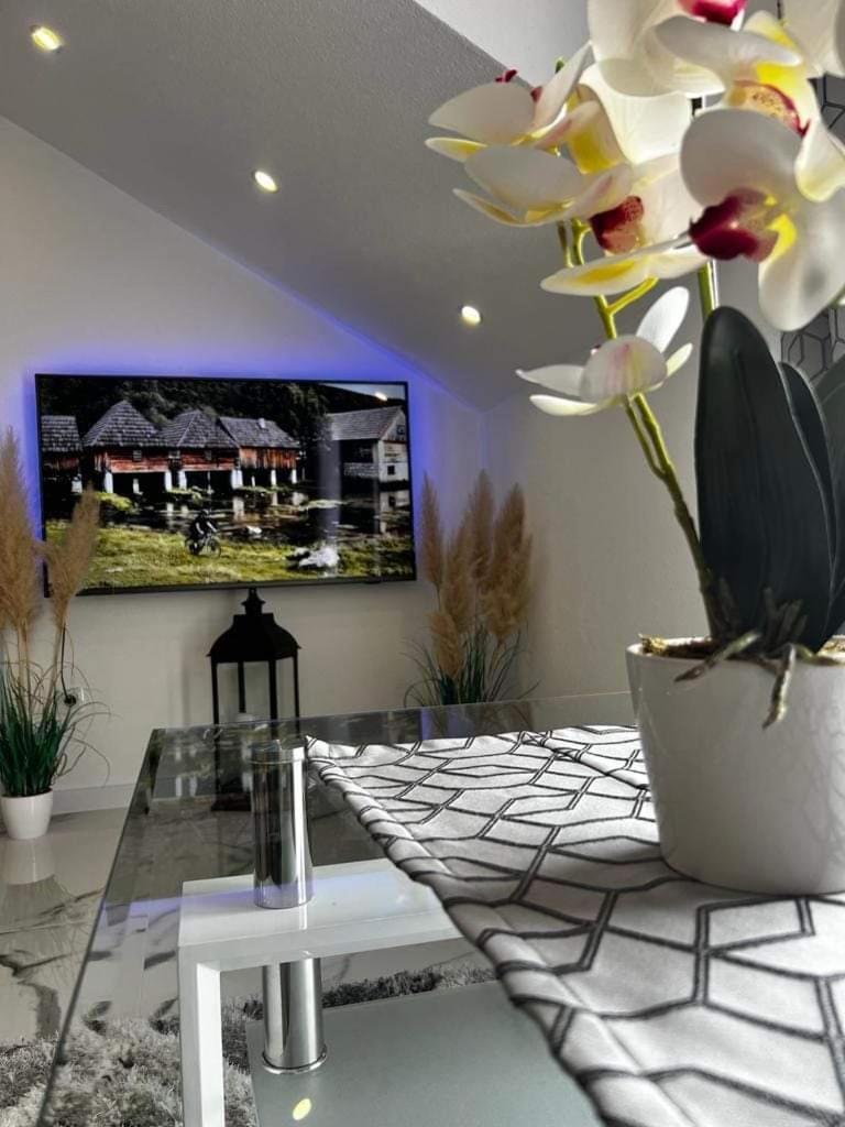 Luxury Apartment Megy Otocac Bagian luar foto