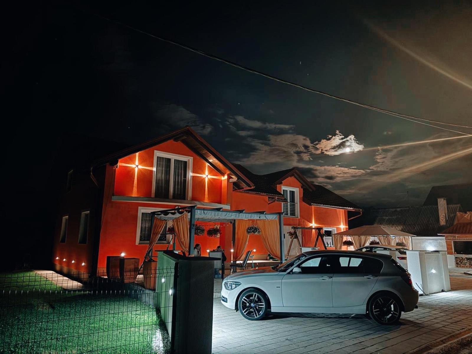 Luxury Apartment Megy Otocac Bagian luar foto