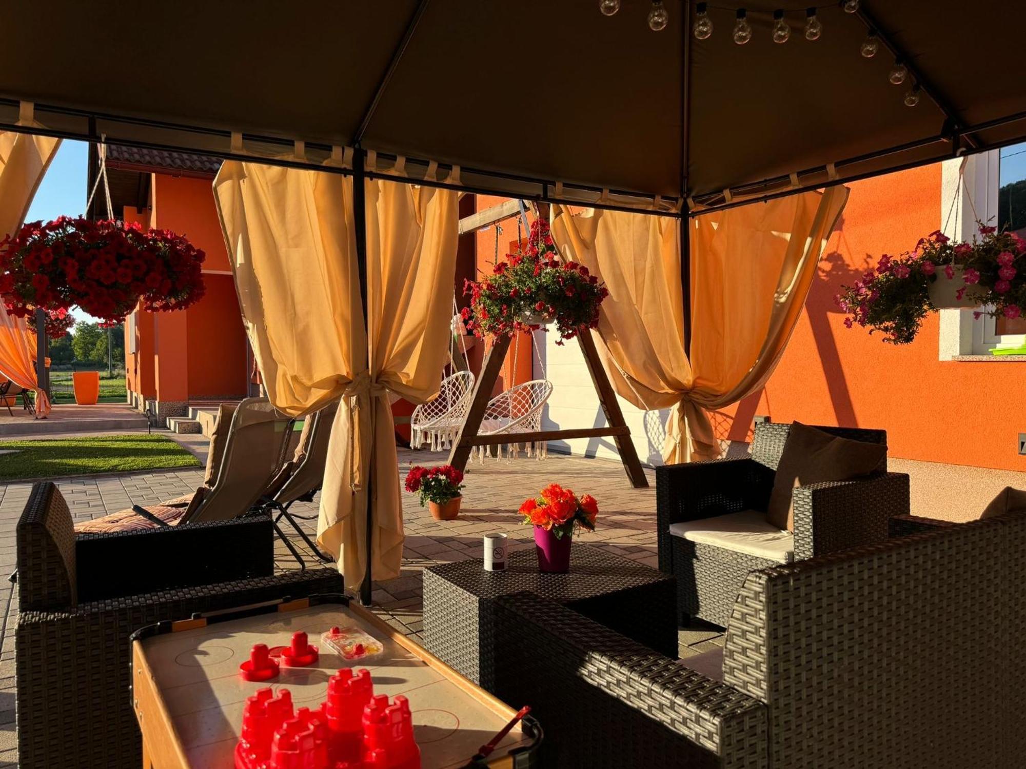 Luxury Apartment Megy Otocac Bagian luar foto