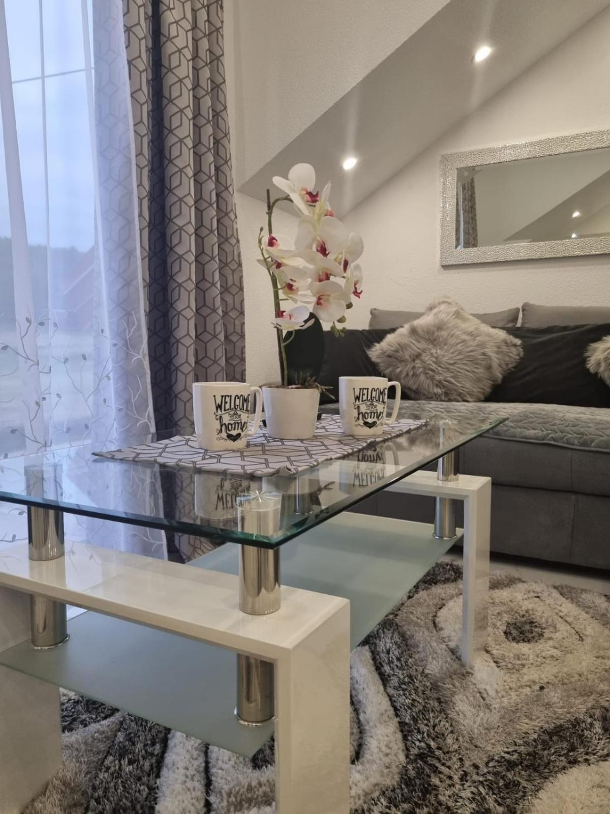 Luxury Apartment Megy Otocac Bagian luar foto